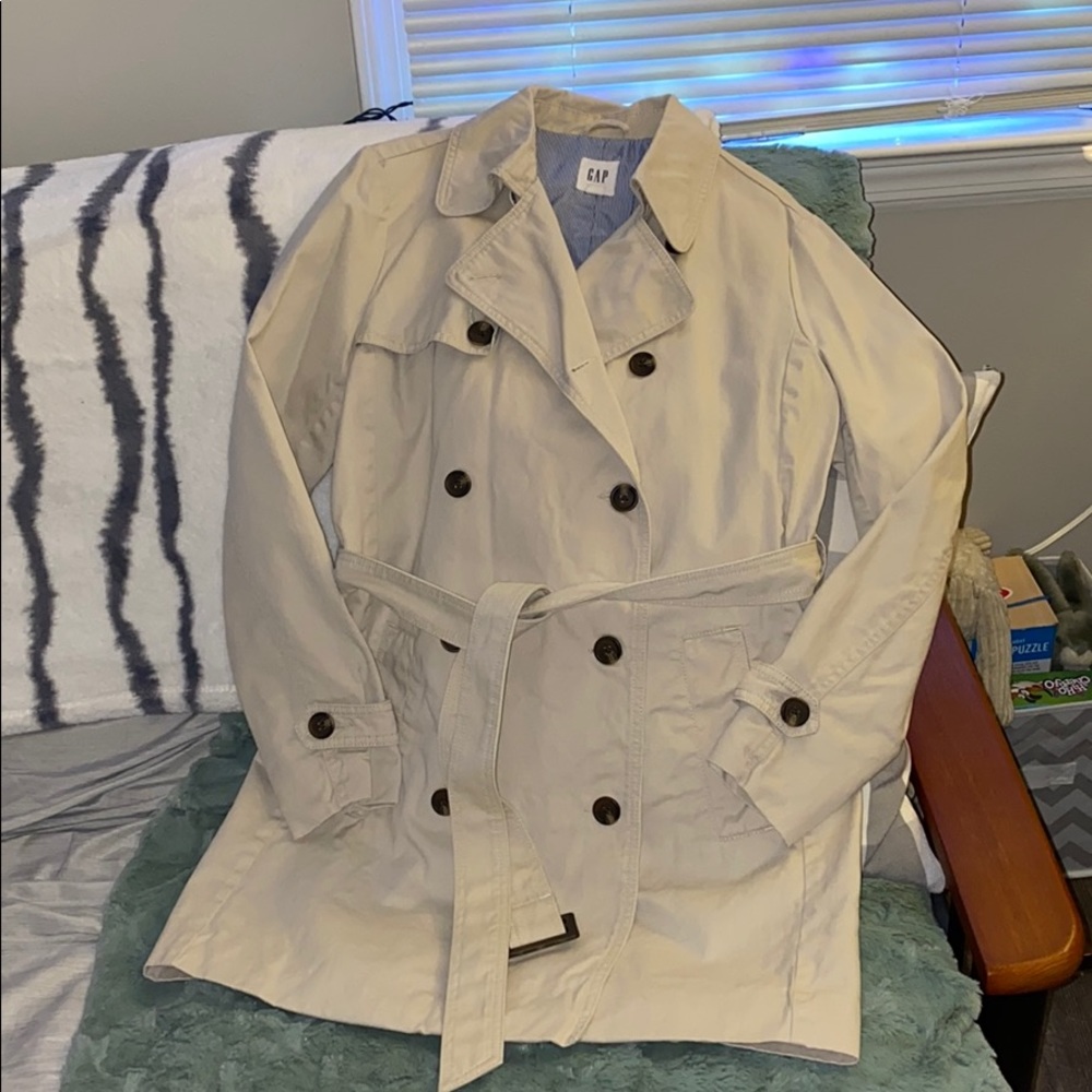 Women’s GAP Trench Coat SZ M *Like New*